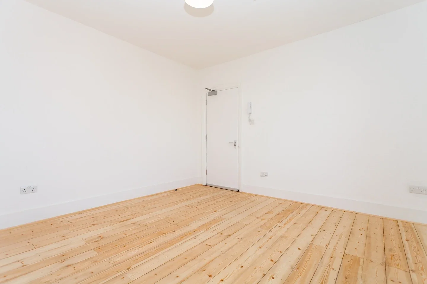 Room Castle Street in Greater London