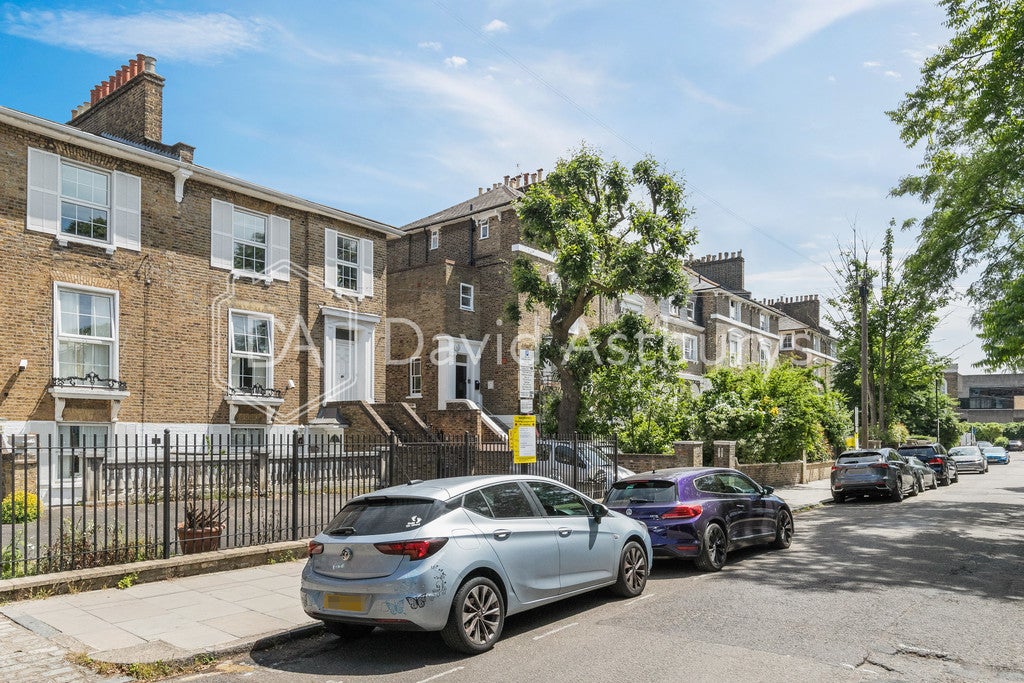 Flat Hornsey Road in Greater London