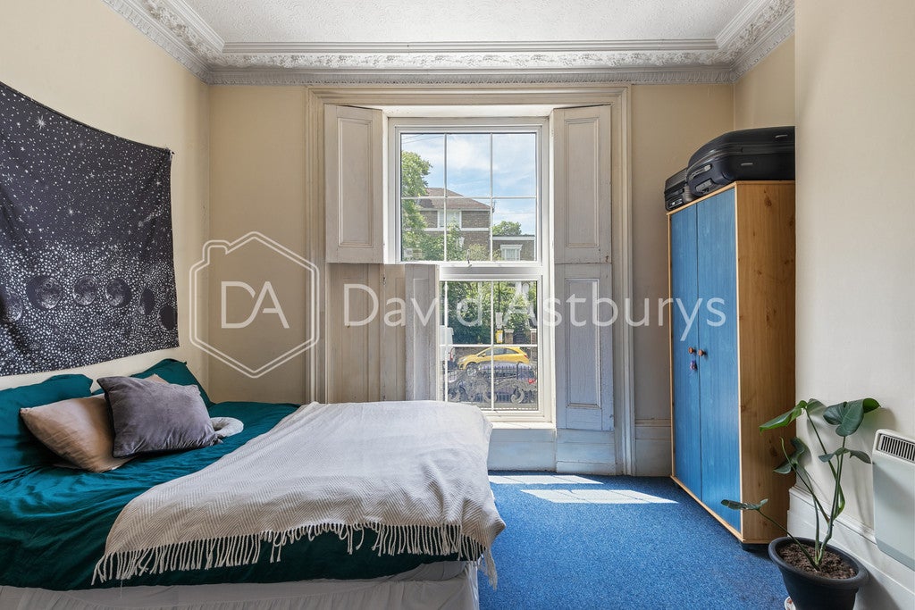 Flat Hornsey Road in Greater London