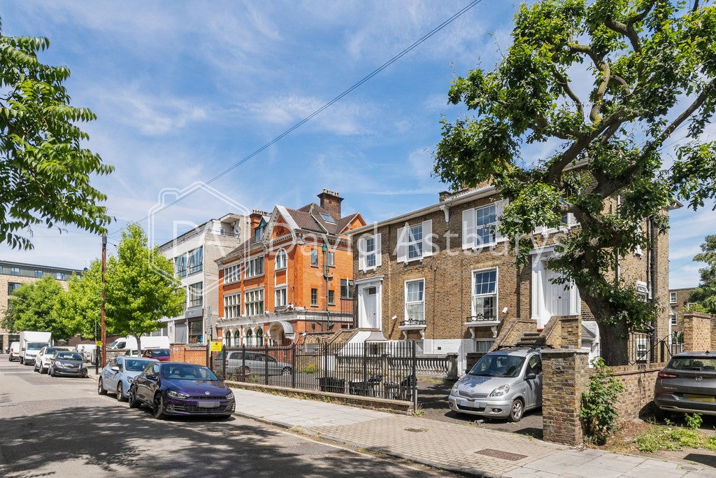 Flat Hornsey Road in Greater London