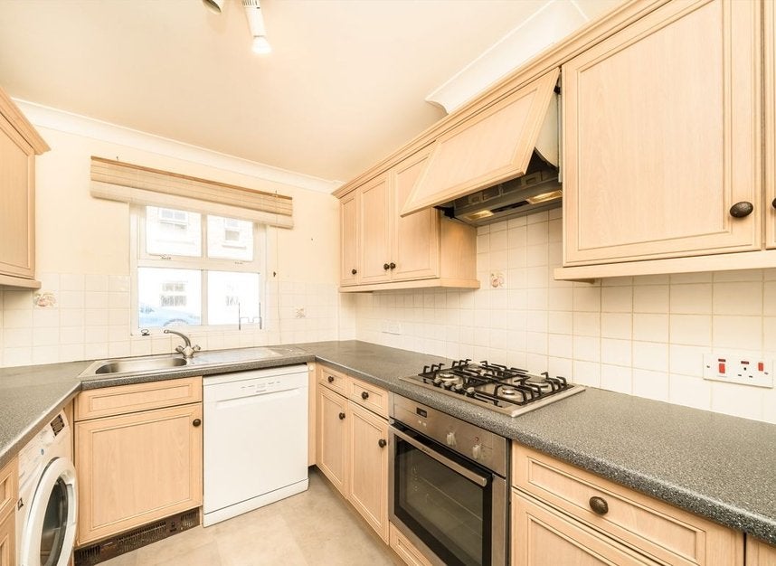 Flat Upper Richmond Road in Greater London