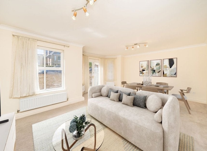 Flat Upper Richmond Road in Greater London