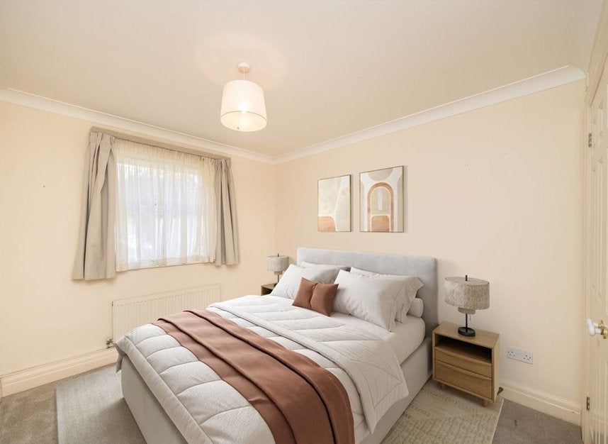 Flat Upper Richmond Road in Greater London
