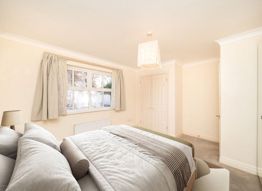 Flat Upper Richmond Road in Greater London
