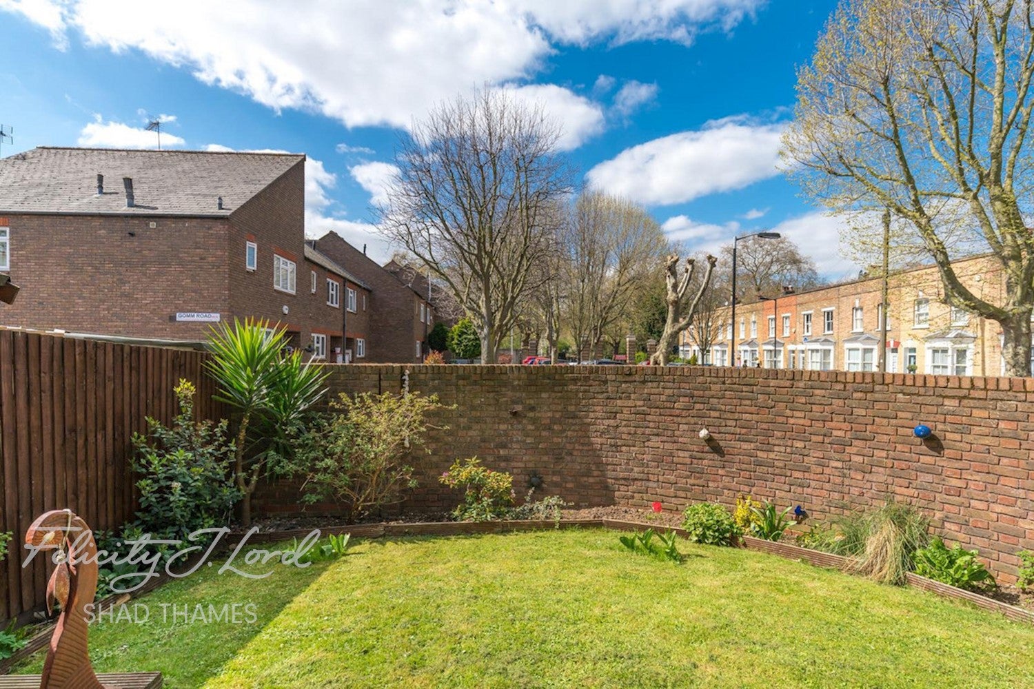 Flat Gomm Road in Greater London