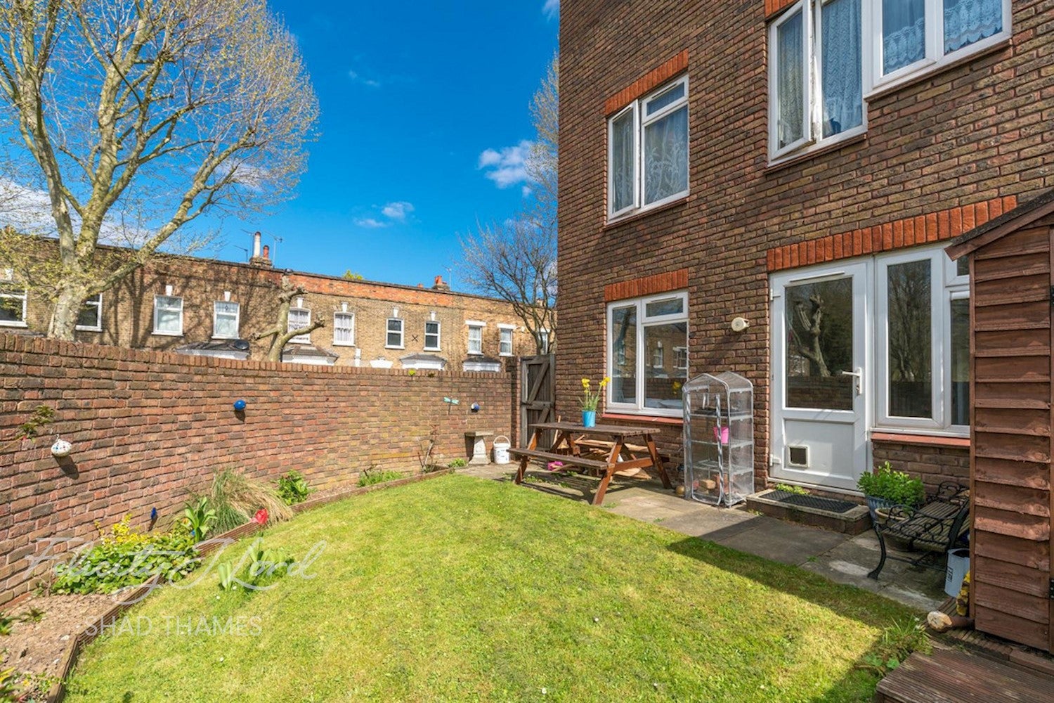 Flat Gomm Road in Greater London