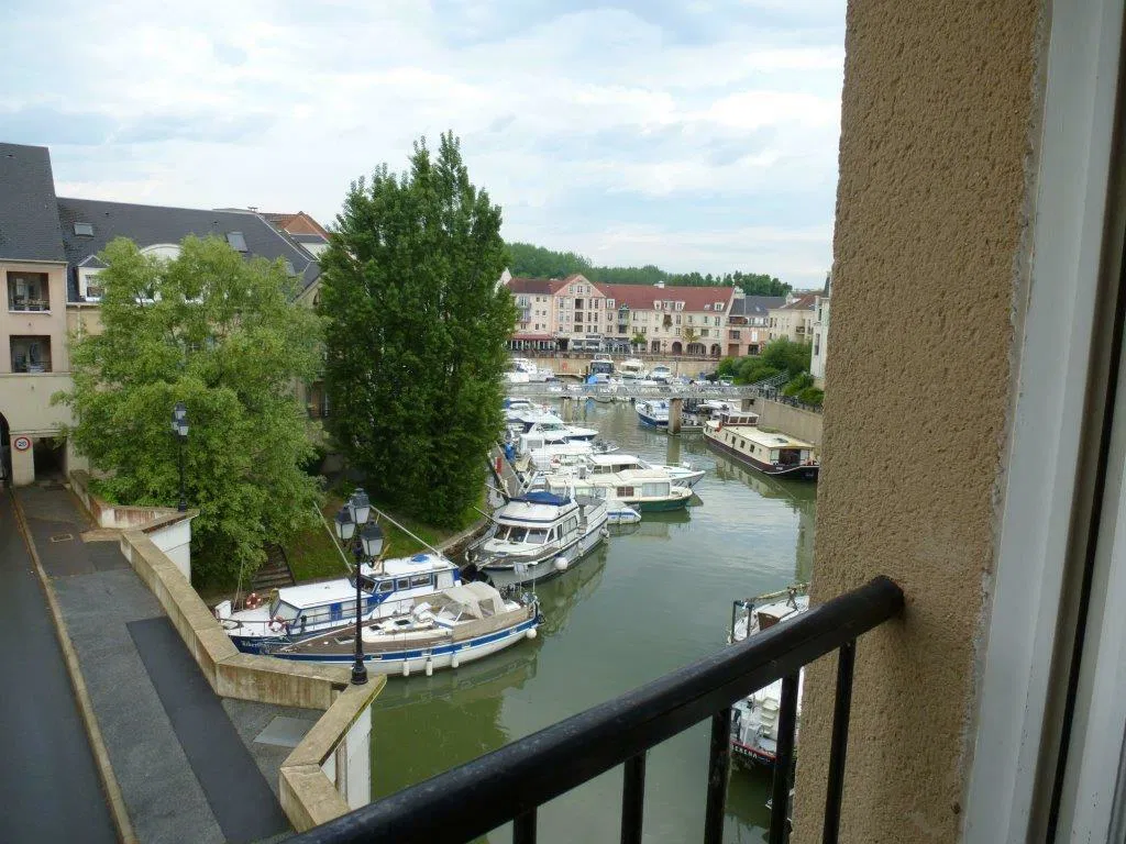 Room Chemin de halage in Cergy