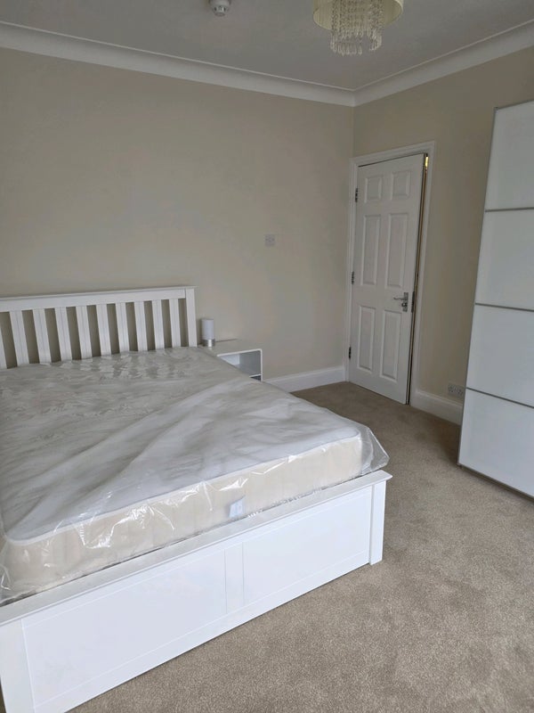 Room Wilmer Way in Greater London