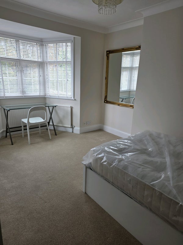 Room Wilmer Way in Greater London