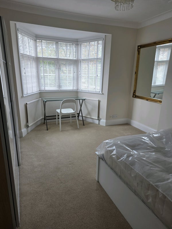 Room Wilmer Way in Greater London