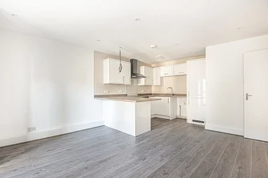 Flat Reverdy Road in Greater London