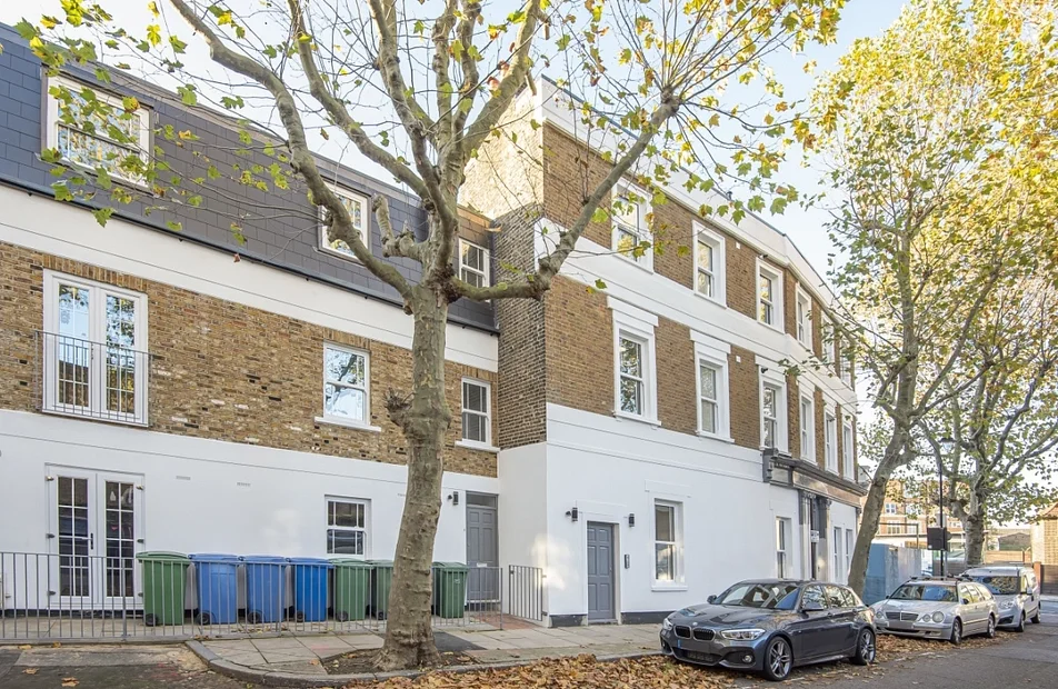 Flat Reverdy Road in Greater London