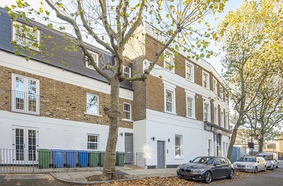 Flat Alma Grove in London