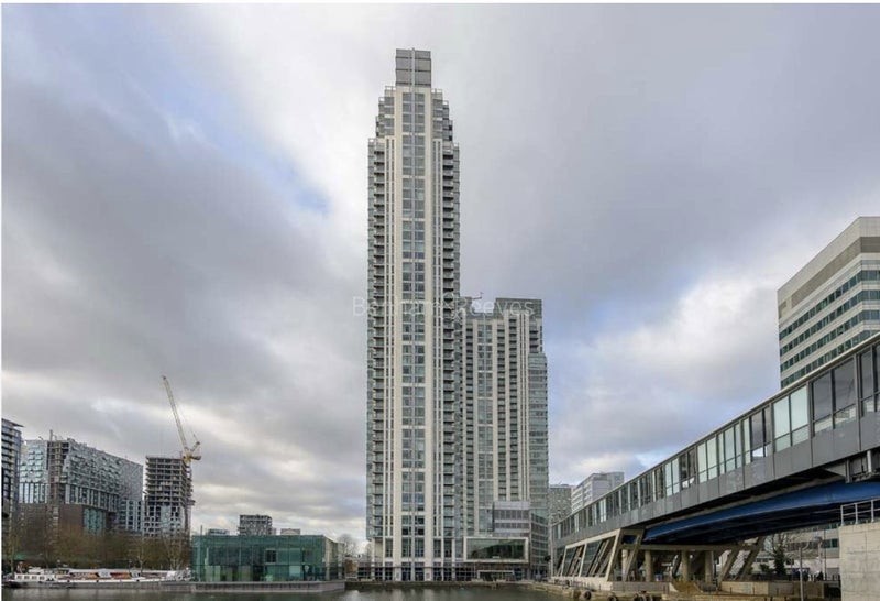 Room Pan Peninsula Square in Greater London