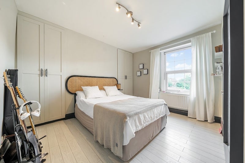 Room Lower Road in Greater London