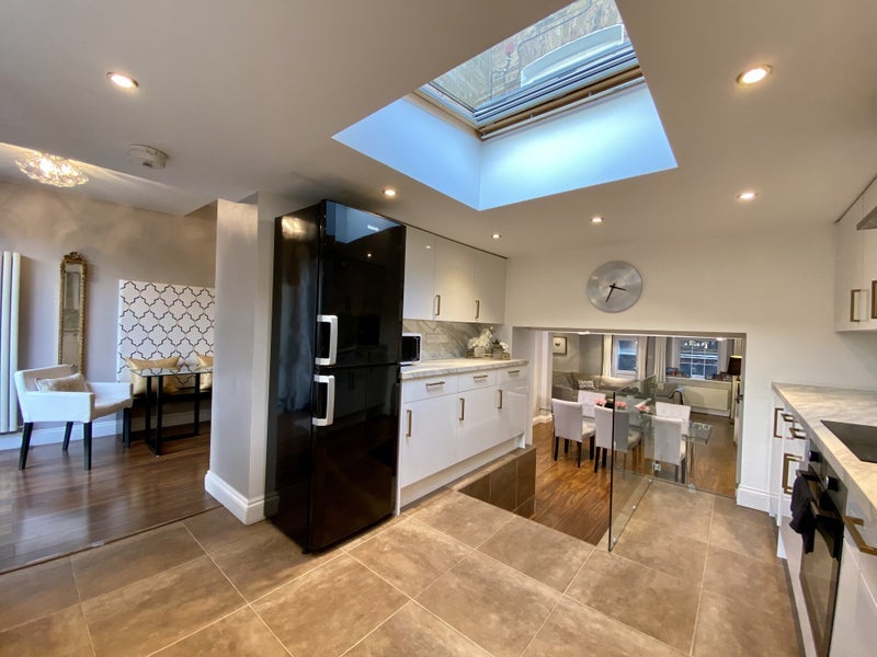 Room Lower Road in Greater London