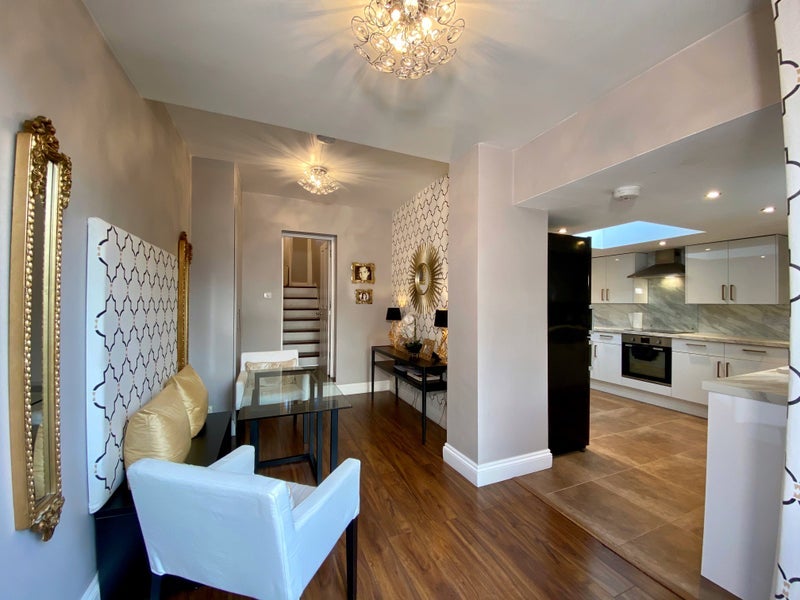 Room Lower Road in Greater London