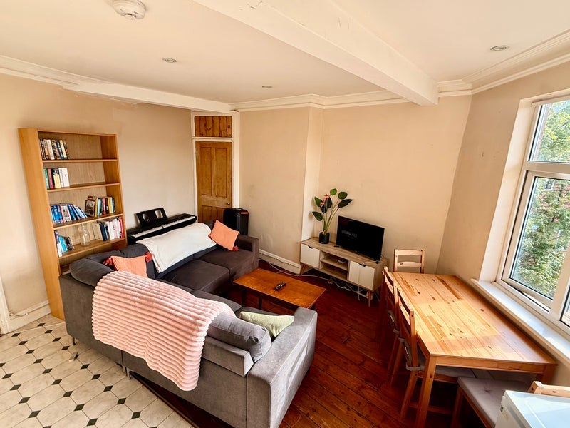 Room Alexandra Park Road in Greater London