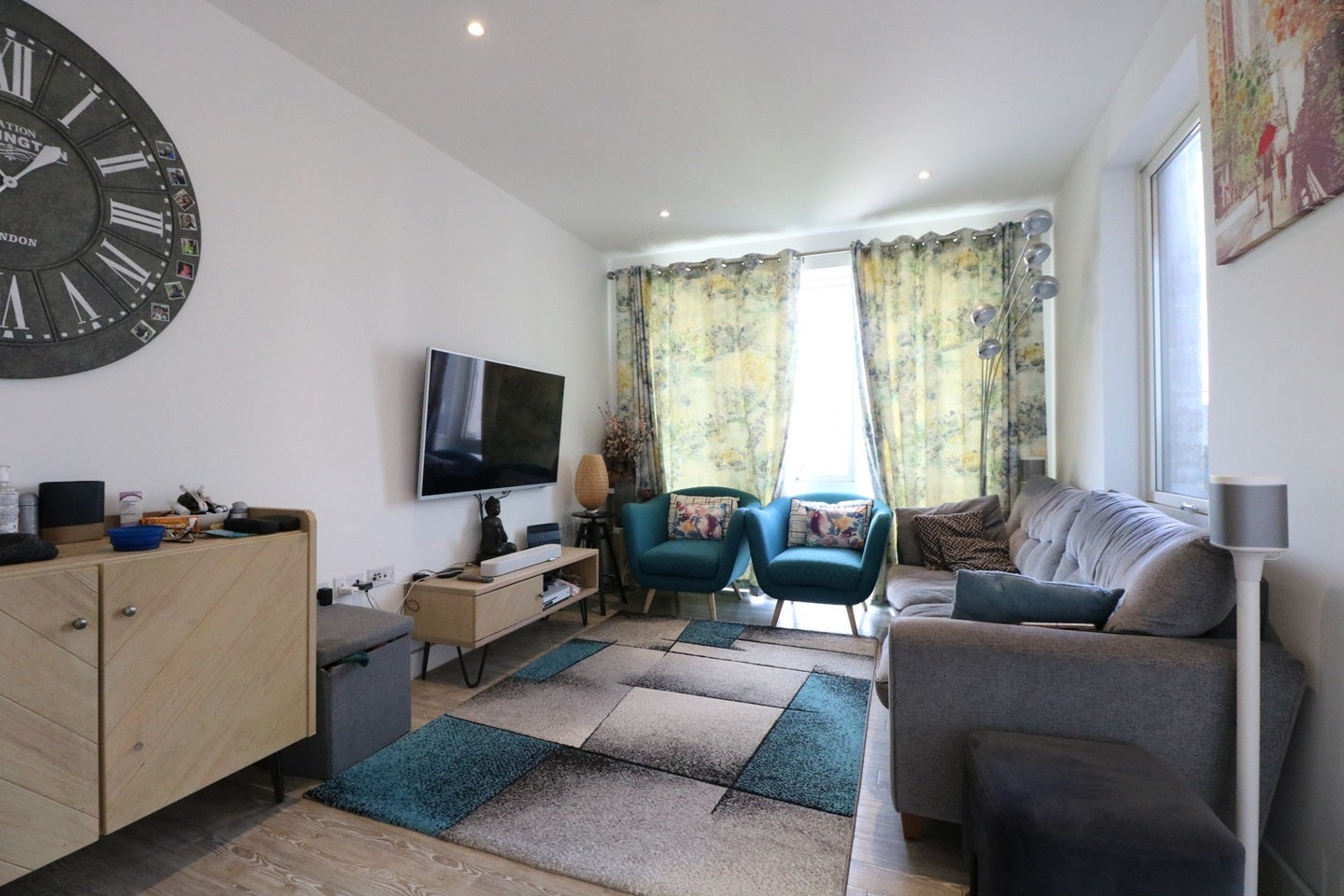 Flat Orchid Mews in Greater London