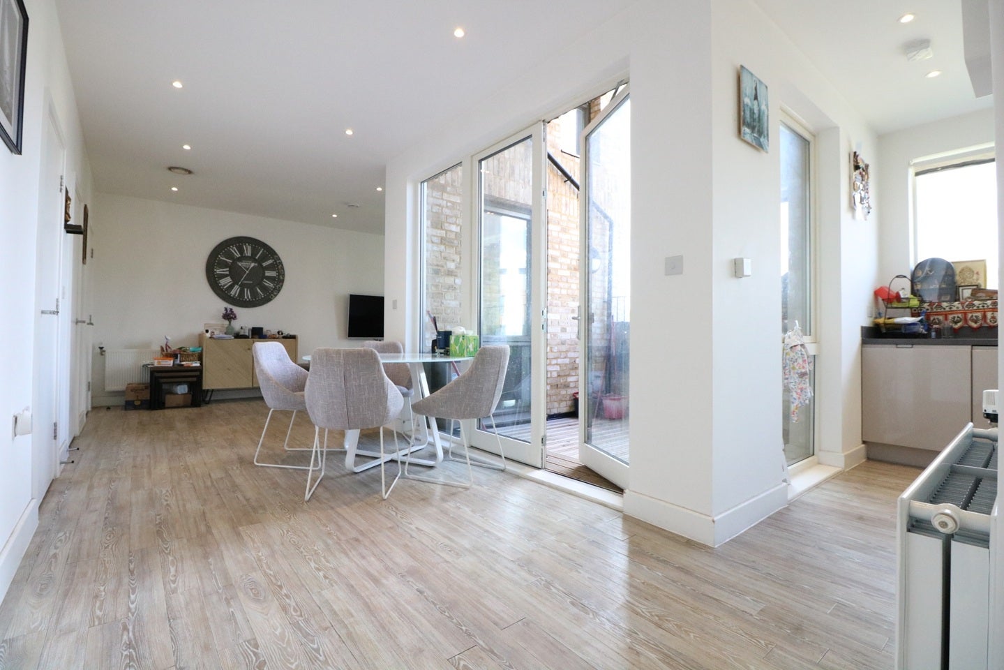 Flat Orchid Mews in Greater London
