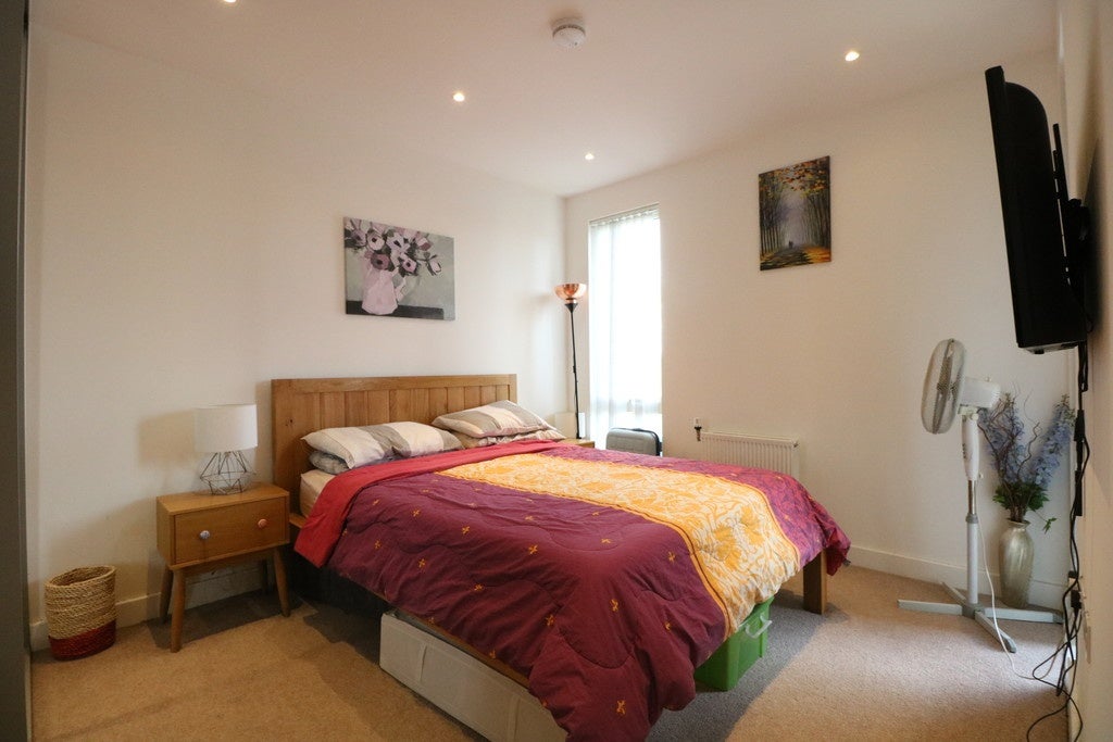 Flat Orchid Mews in Greater London