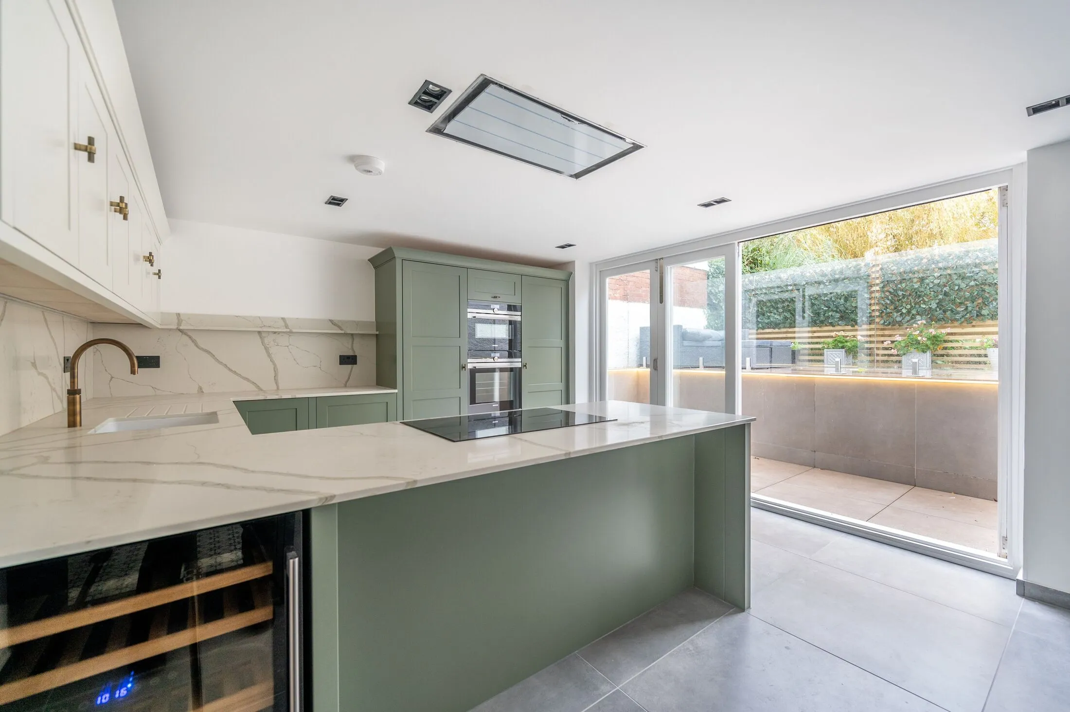 Flat Teignmouth Road in Greater London