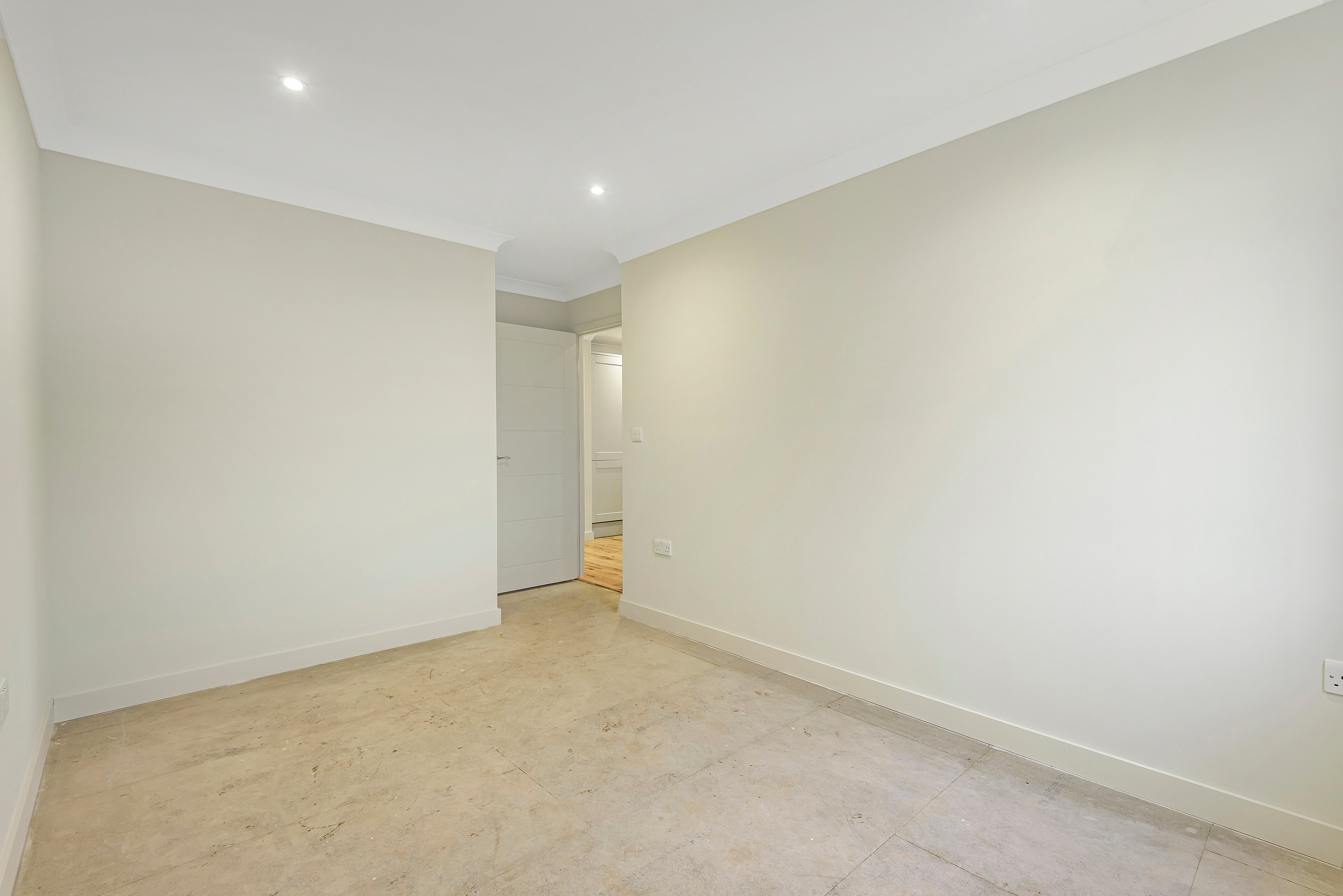 Flat Lammas Lane in Elmbridge