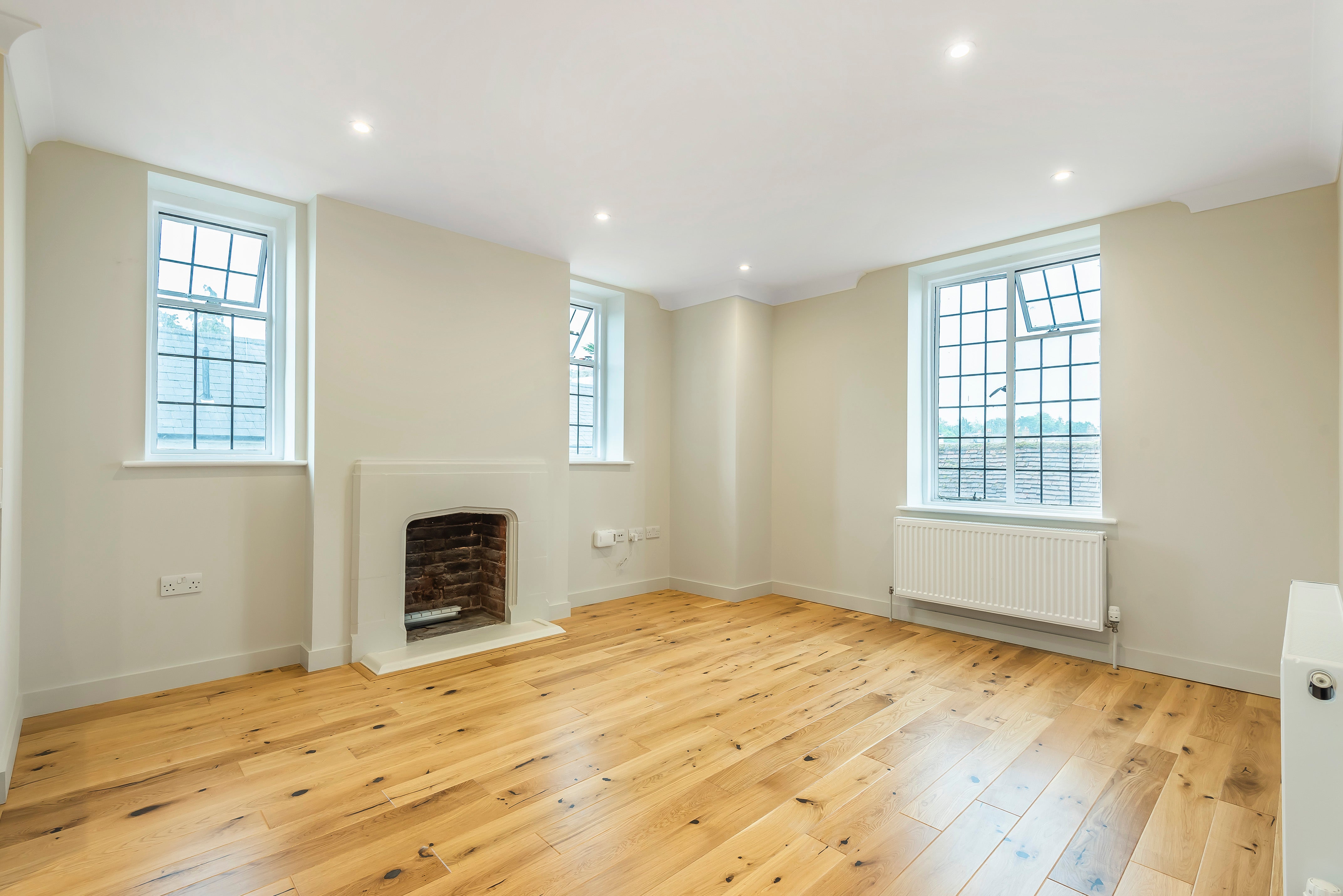 Flat Lammas Lane in Elmbridge