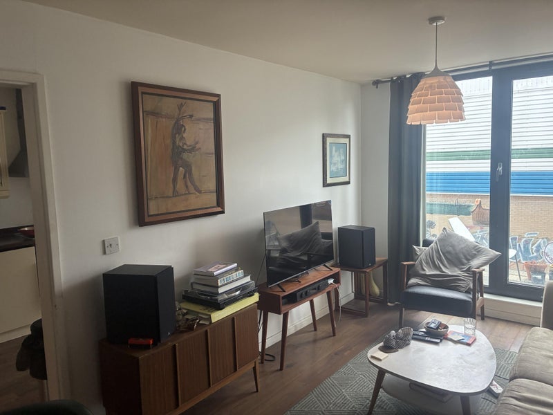 Room Mowlem Street in Greater London