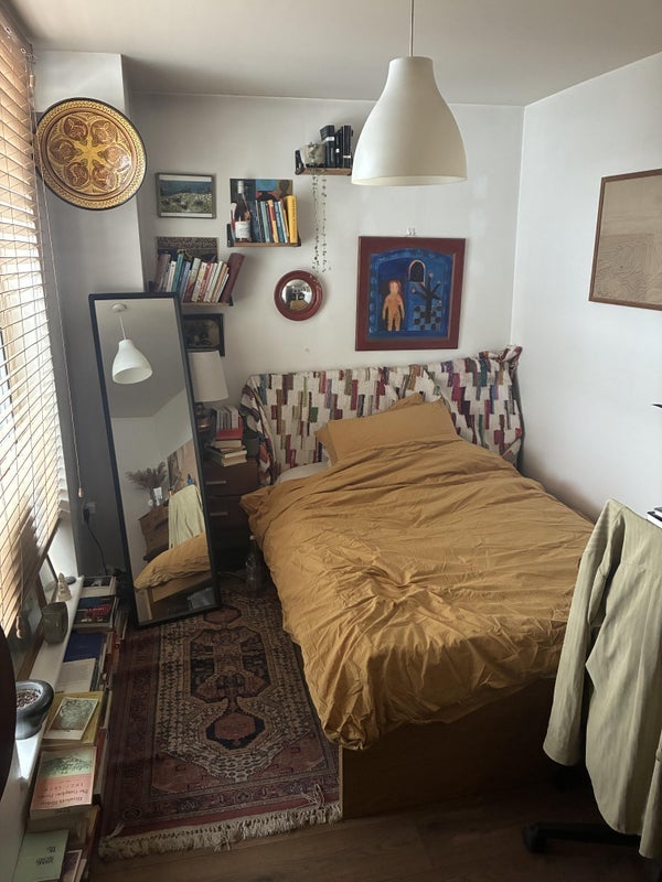 Room Mowlem Street in Greater London