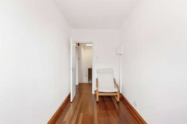 Flat Minford Gardens in Greater London