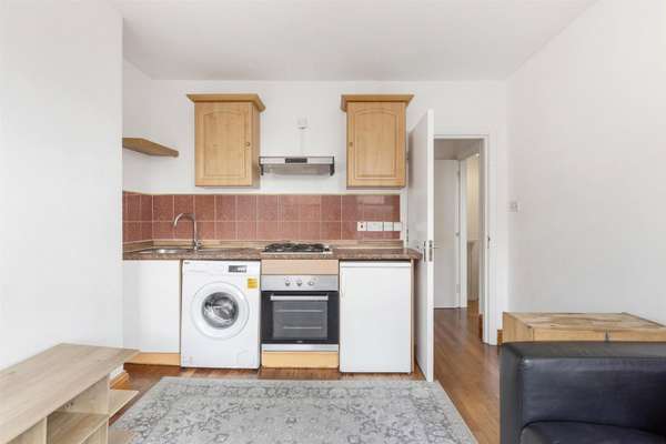 Flat Minford Gardens in Greater London