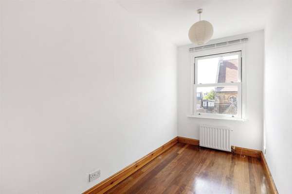 Flat Minford Gardens in Greater London