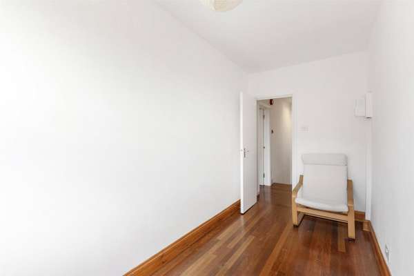 Flat Minford Gardens in Greater London