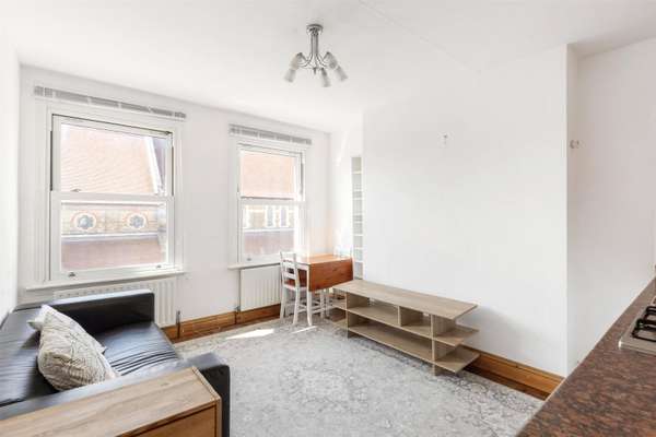 Flat Minford Gardens in Greater London