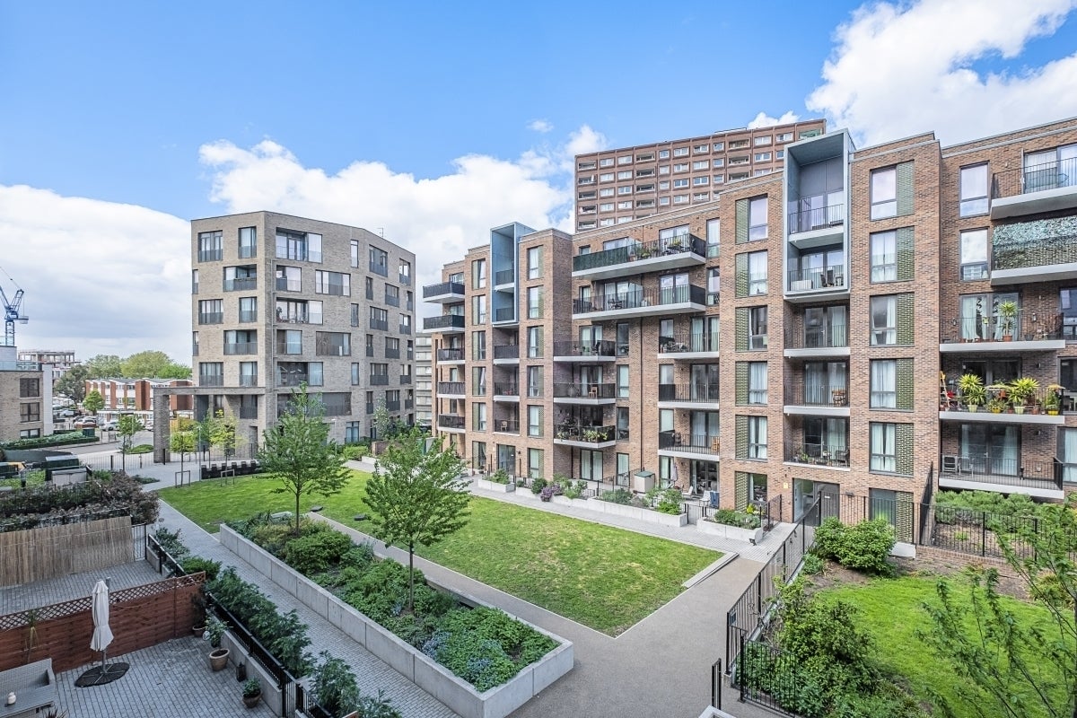 Flat Kilburn Park Road in City of Westminster