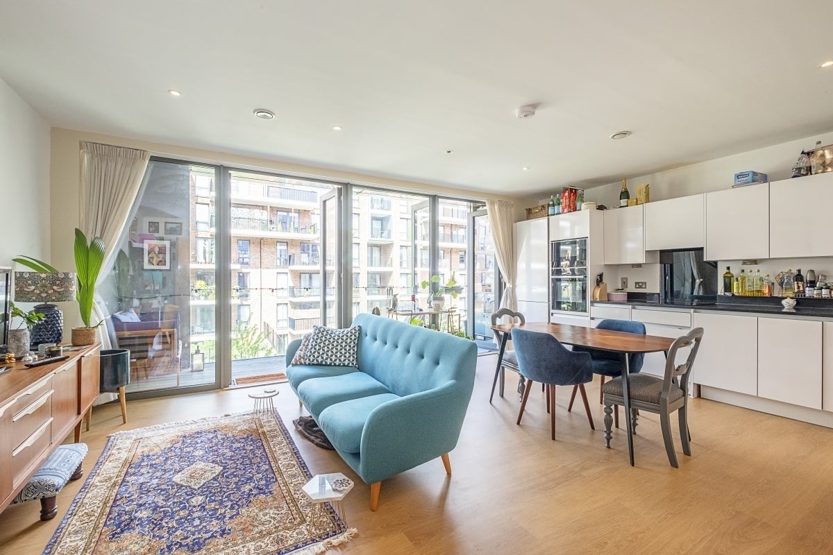 Flat Kilburn Park Road in City of Westminster