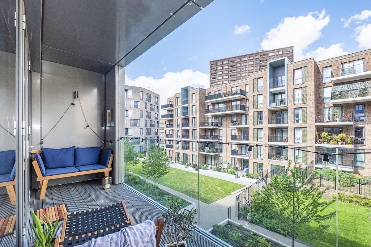 Flat Kilburn Park Road in City of Westminster