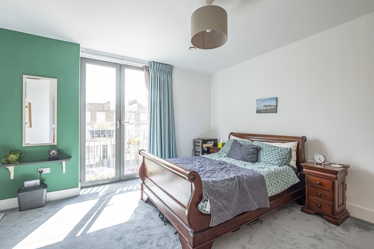 Flat Kilburn Park Road in City of Westminster