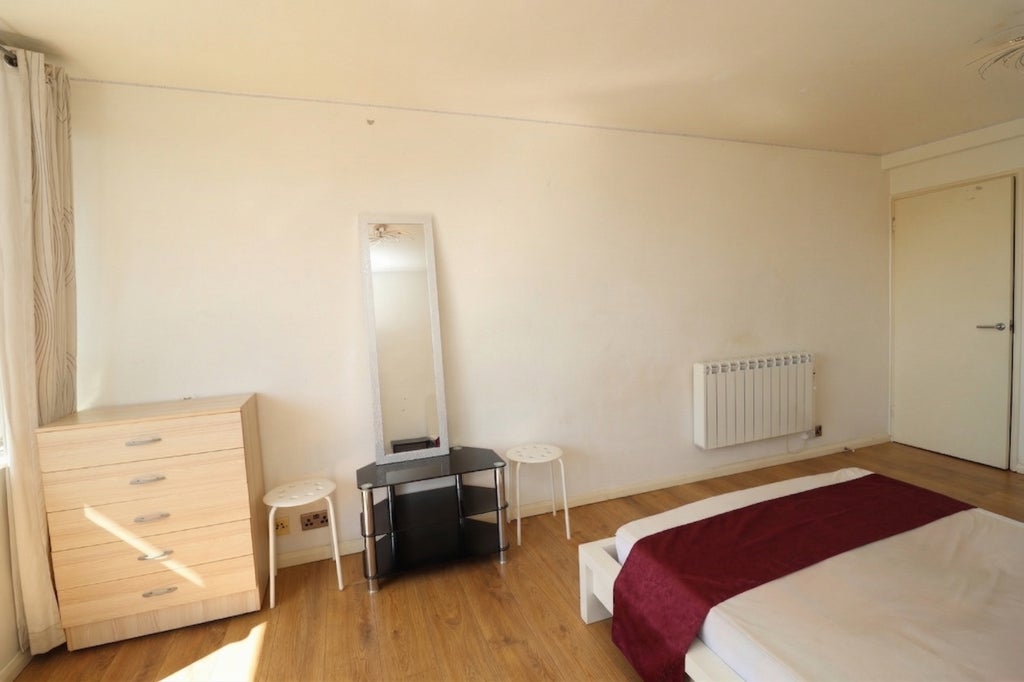Room Globe Road in Greater London