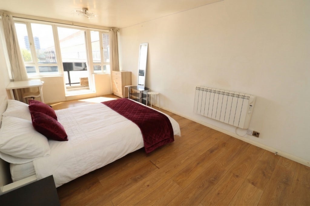 Room Globe Road in Greater London