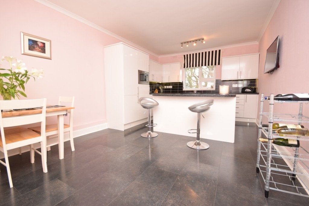 Flat Woodhall Road in City of Edinburgh