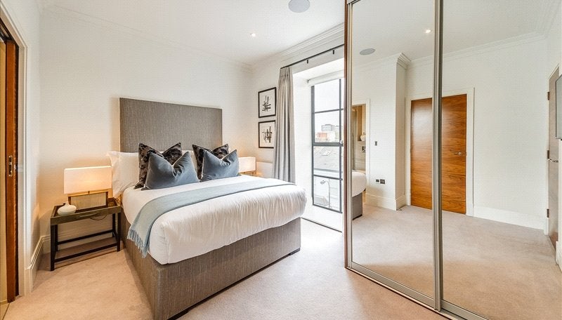 Flat Rainville Road in Greater London