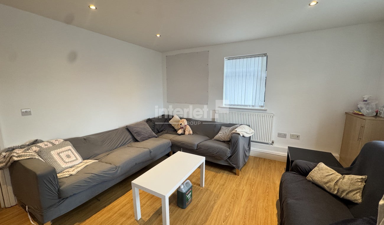 Flat Mundy Place in Cardiff