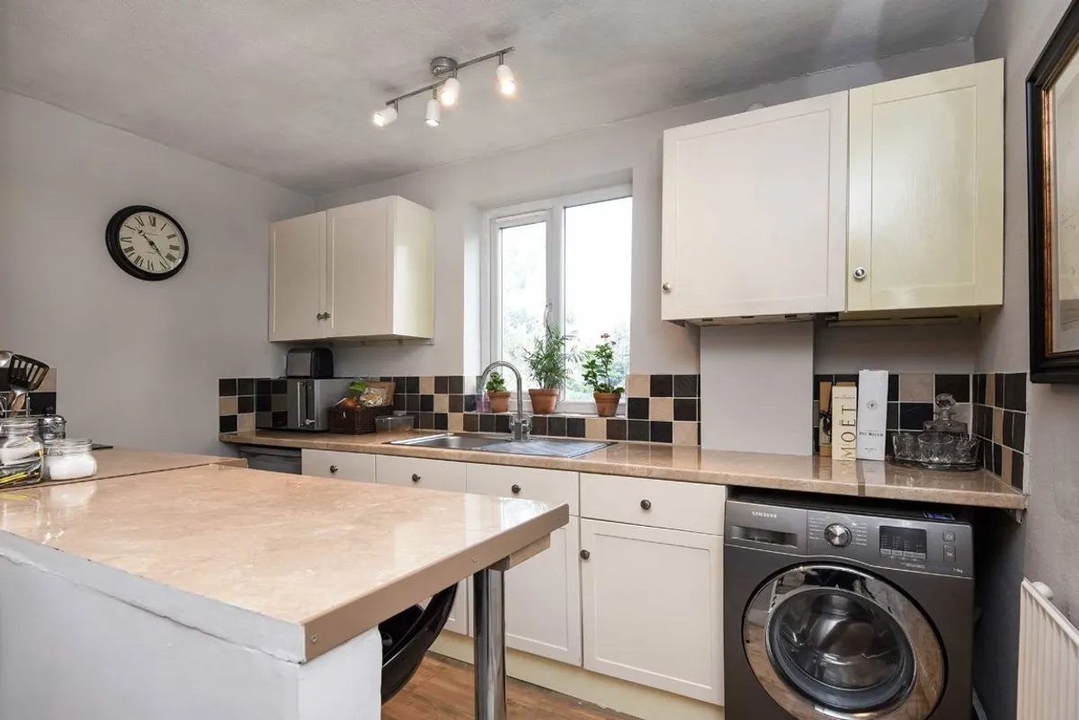 Flat Hopton Road in Greater London