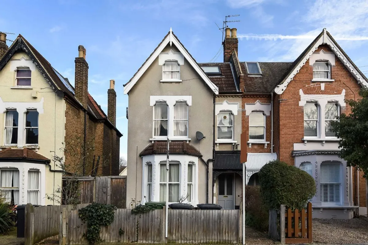 Flat Hopton Road in Greater London