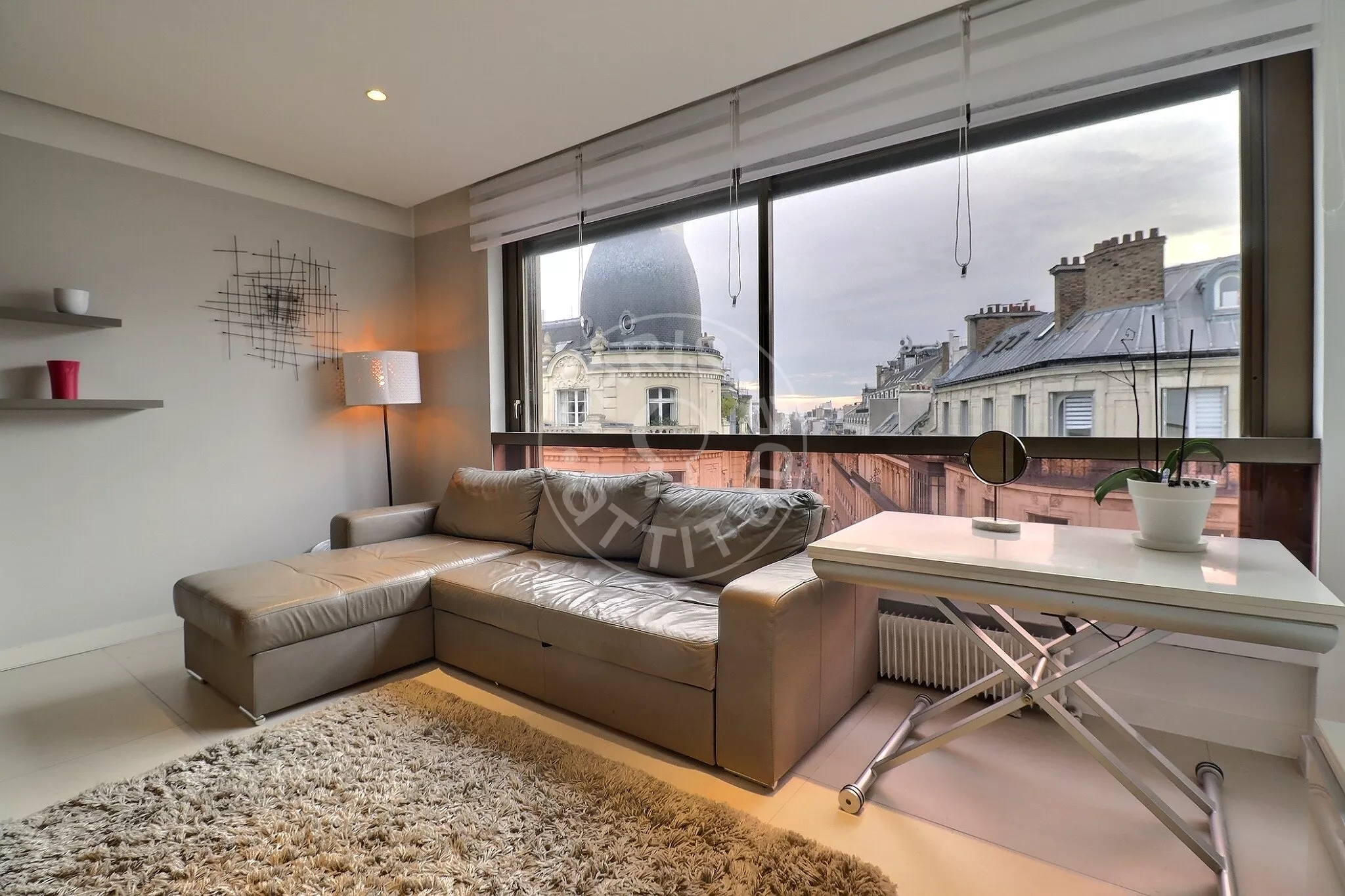 Flat Rue de Berri in Paris