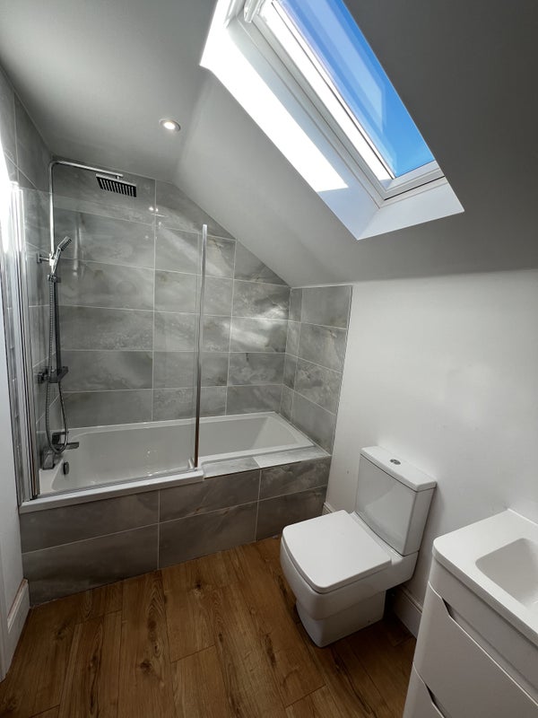 Room Hollin Lane in Wakefield