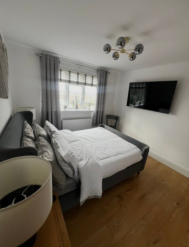 Room Hollin Lane in Wakefield
