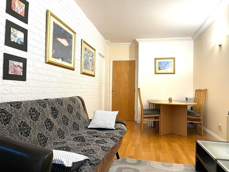 Flat Lanark Square in Greater London